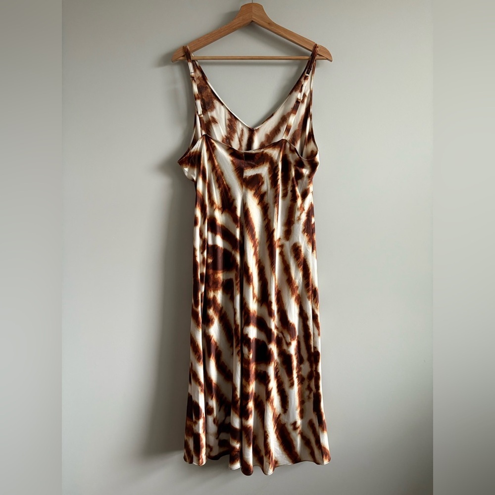 Natori Ethereal Tiger Silky Satin Dress | Size 1X - Picture 5 of 7